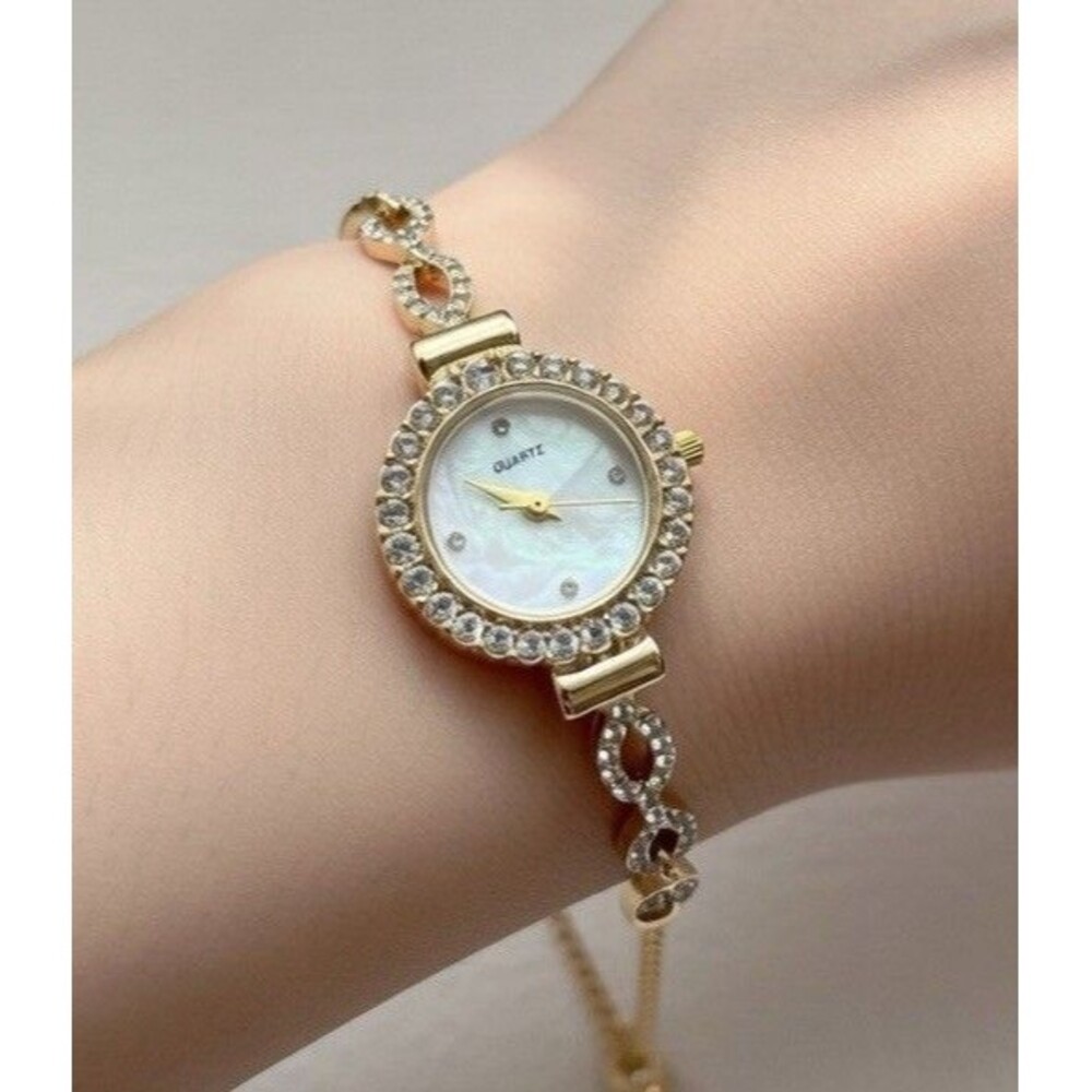 Adjustable Iridescent Mother Of Pearl Gold Tone Women’s Watch New